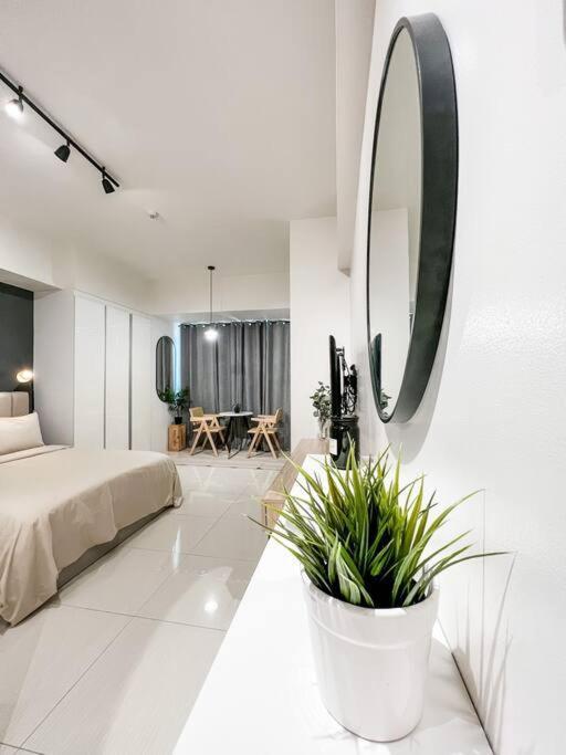 New Modern Cozy In Ayala Business Park *