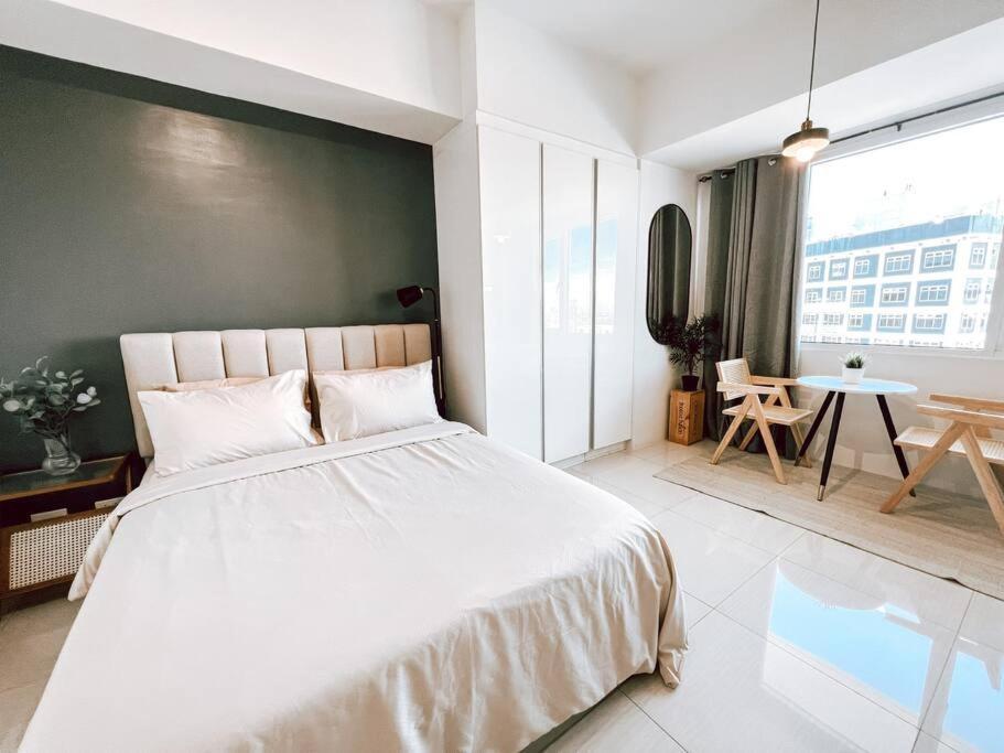 New Modern Cozy In Ayala Business Park Cebu