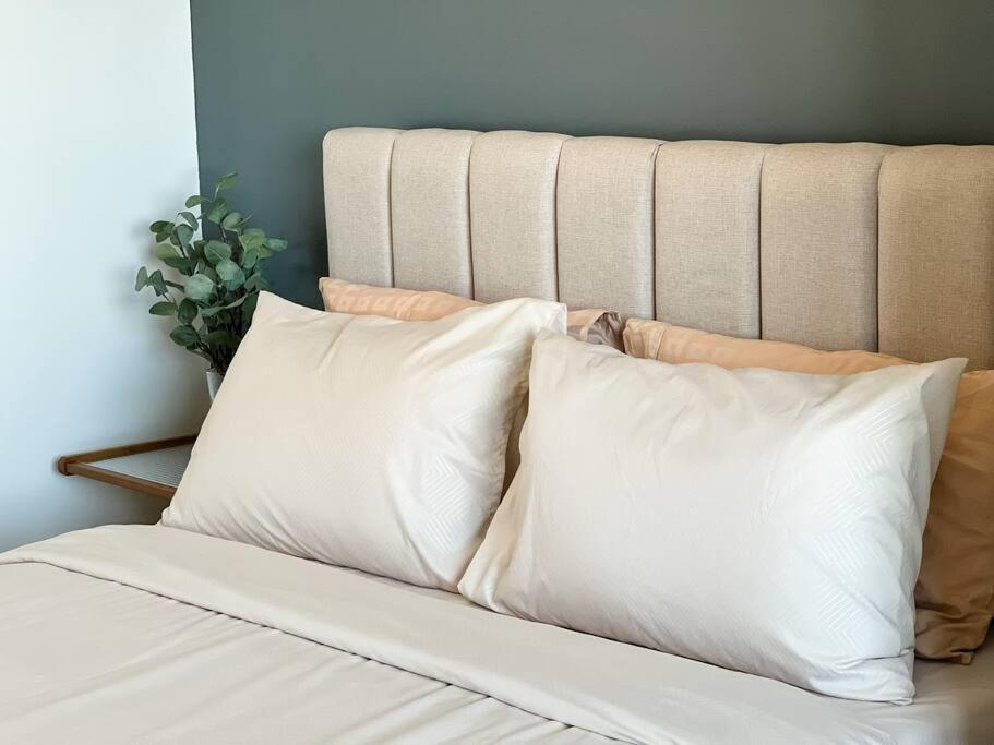 New Modern Cozy In Ayala Business Park Apartment *