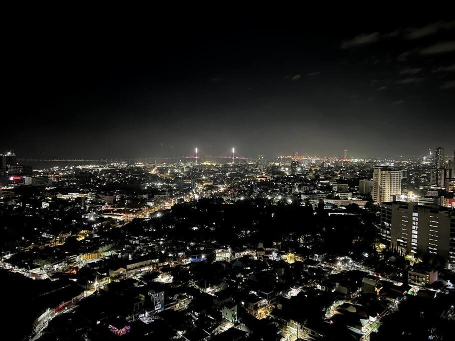 New Modern Cozy In Ayala Business Park *