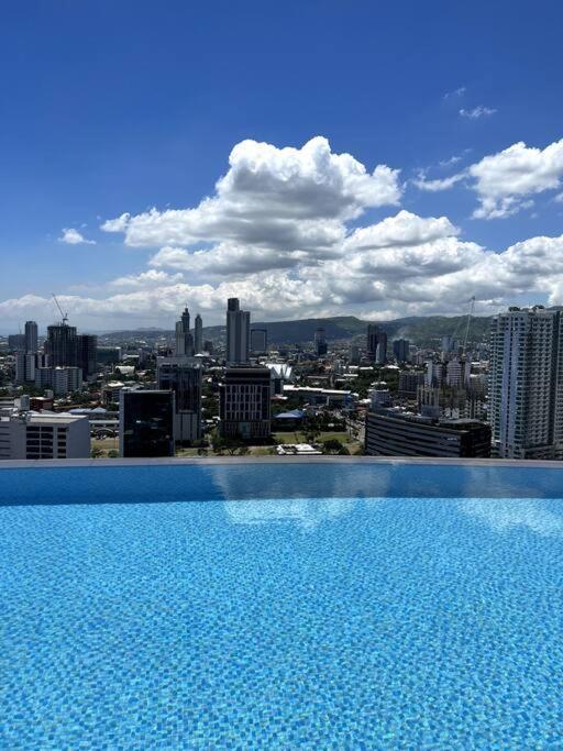 New Modern Cozy In Ayala Business Park Cebu