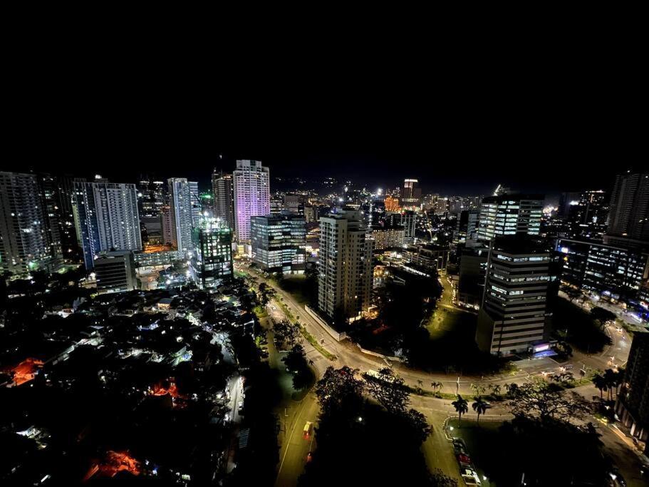 New Modern Cozy In Ayala Business Park *
