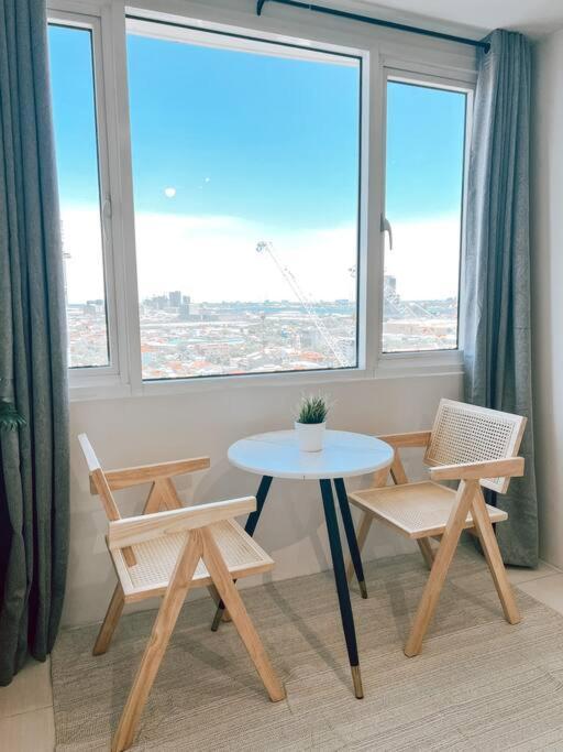 New Modern Cozy In Ayala Business Park Cebu