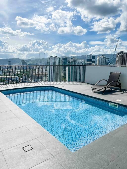 New Modern Cozy In Ayala Business Park Cebu