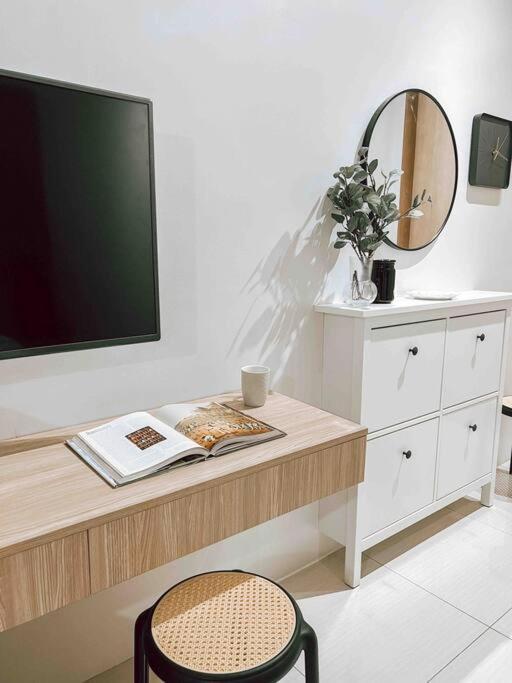 New Modern Cozy In Ayala Business Park Cebu