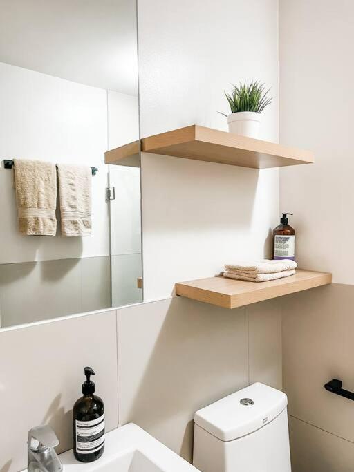 New Modern Cozy In Ayala Business Park Apartment