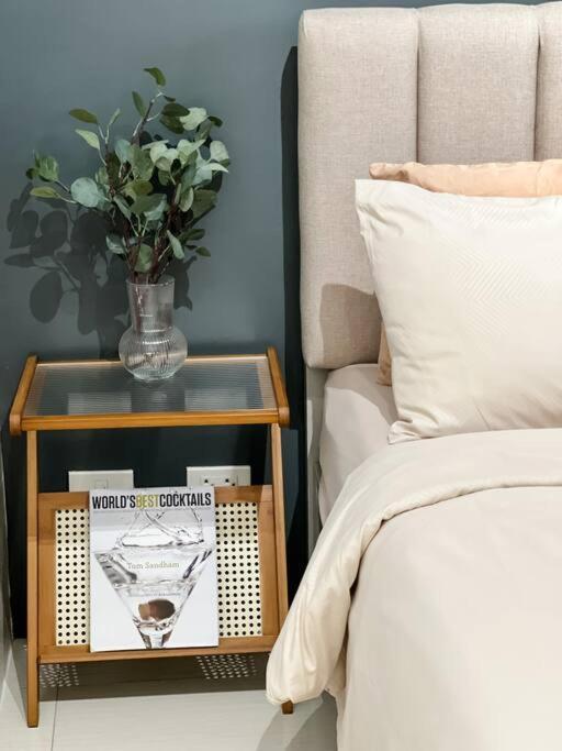 New Modern Cozy In Ayala Business Park Apartment *