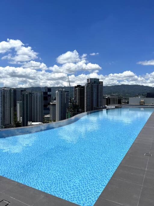 New Modern Cozy In Ayala Business Park Apartment *